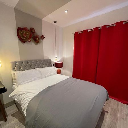 Letzi Premium Cozy Retreat Private En-Suite Rooms, Wembley Лондон Екстер'єр фото