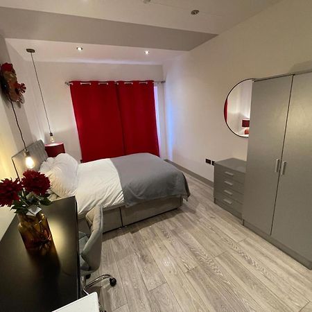 Letzi Premium Cozy Retreat Private En-Suite Rooms, Wembley Лондон Екстер'єр фото