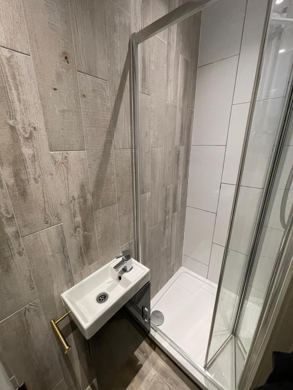 Letzi Premium Cozy Retreat Private En-Suite Rooms, Wembley Лондон Екстер'єр фото