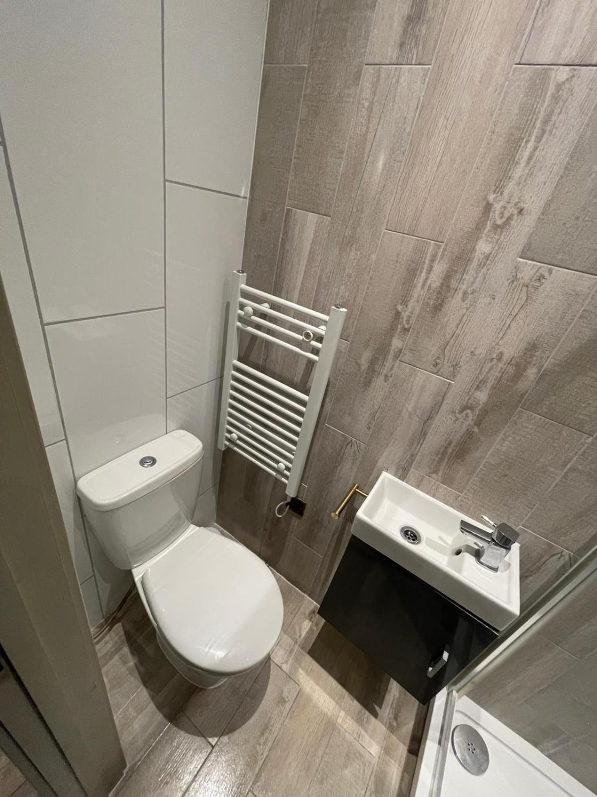 Letzi Premium Cozy Retreat Private En-Suite Rooms, Wembley Лондон Екстер'єр фото