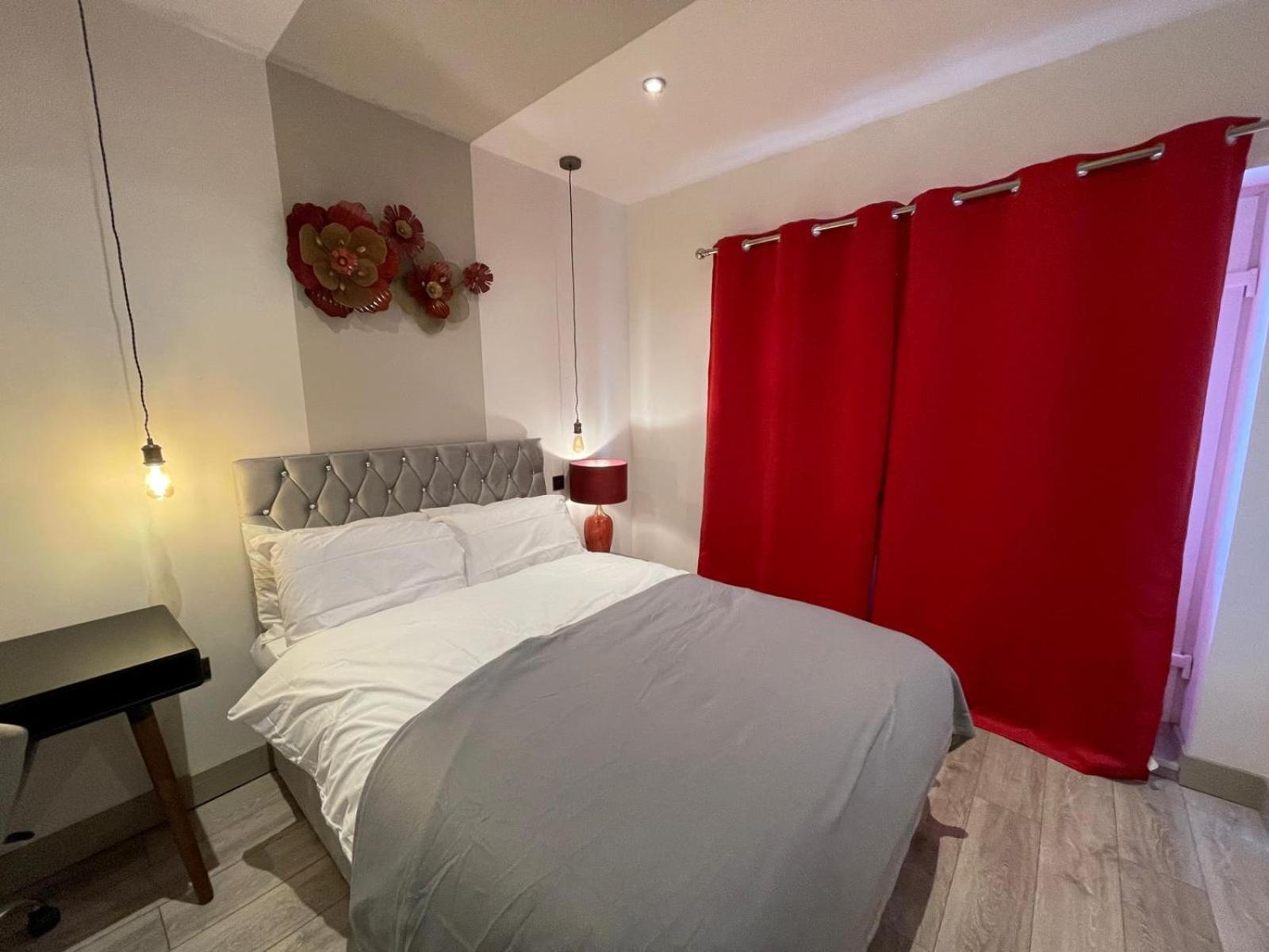 Letzi Premium Cozy Retreat Private En-Suite Rooms, Wembley Лондон Екстер'єр фото