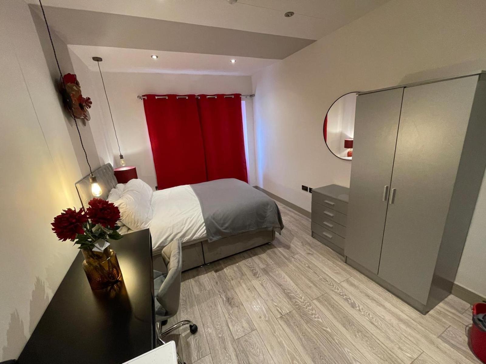 Letzi Premium Cozy Retreat Private En-Suite Rooms, Wembley Лондон Екстер'єр фото