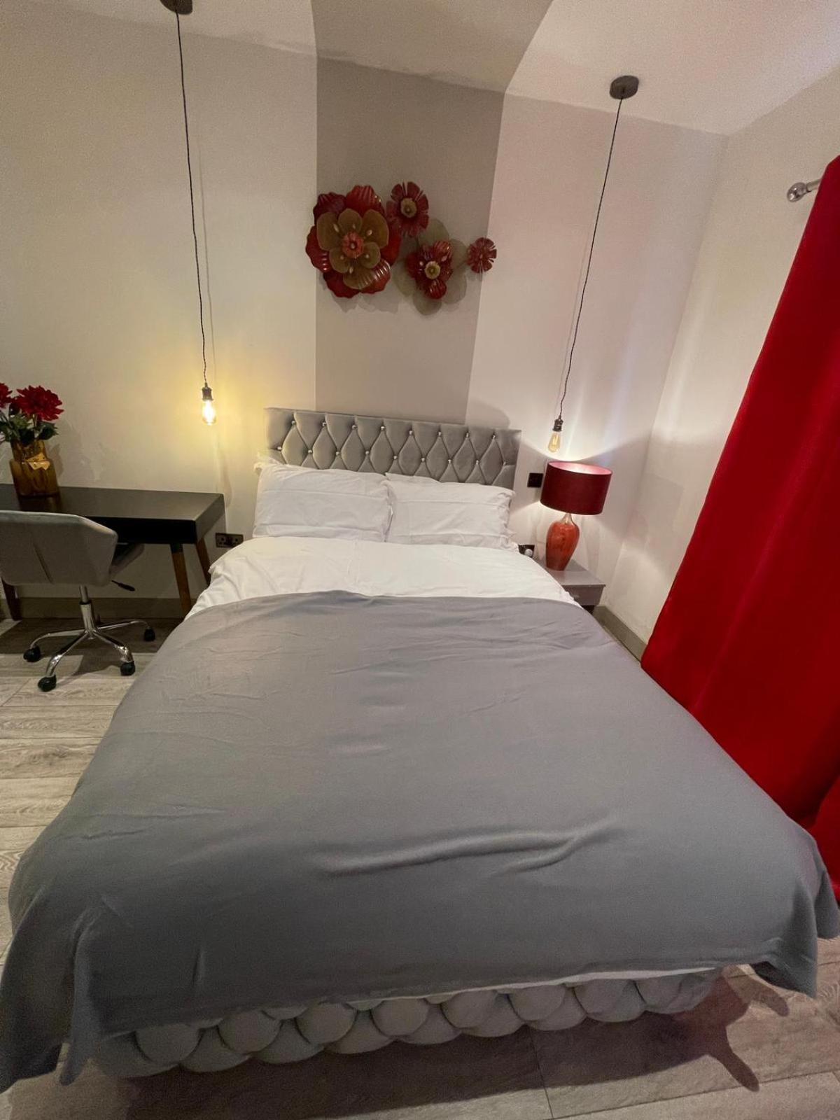 Letzi Premium Cozy Retreat Private En-Suite Rooms, Wembley Лондон Екстер'єр фото