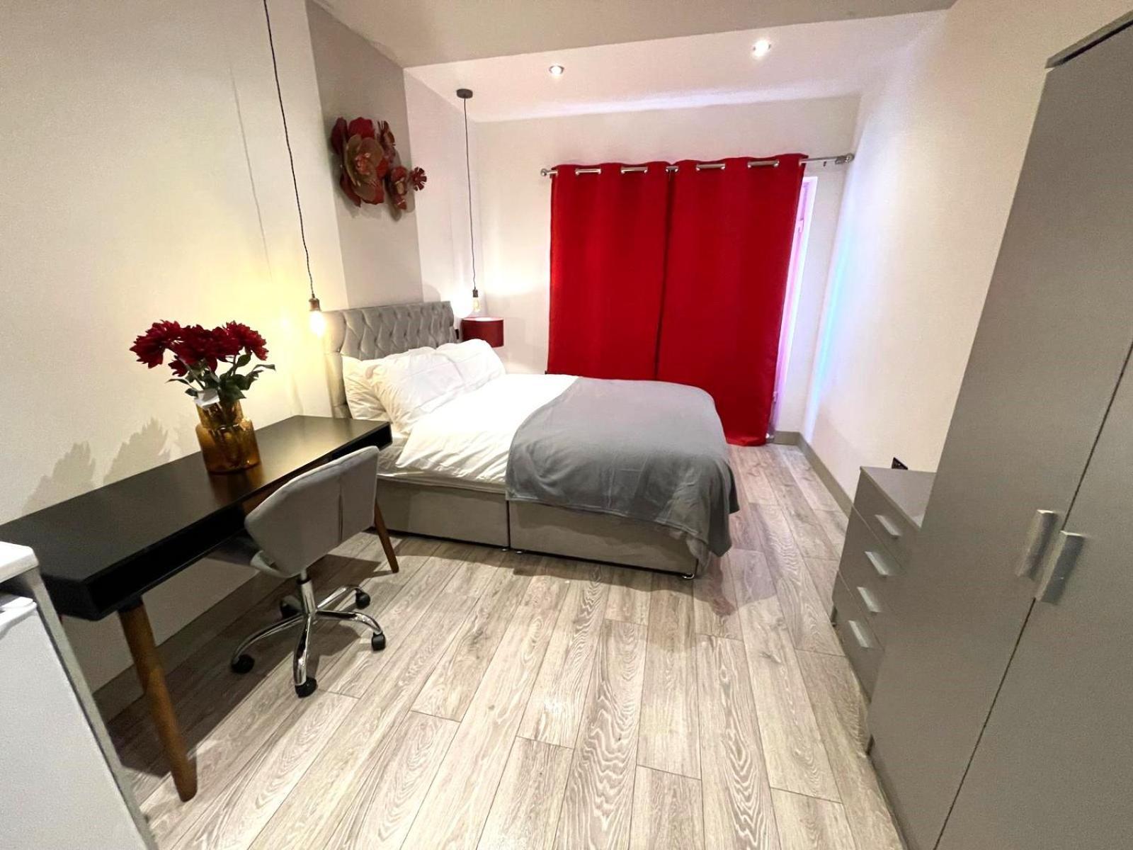 Letzi Premium Cozy Retreat Private En-Suite Rooms, Wembley Лондон Екстер'єр фото