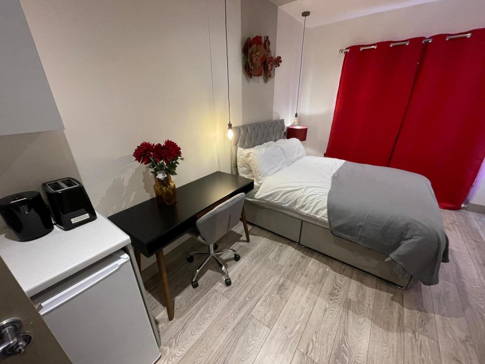 Letzi Premium Cozy Retreat Private En-Suite Rooms, Wembley Лондон Екстер'єр фото